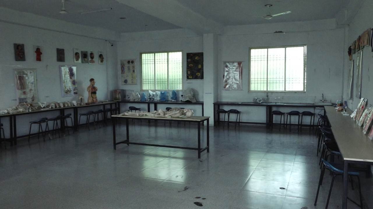 Anatomy and physiology learning models arranged in a nursing practical laboratory
